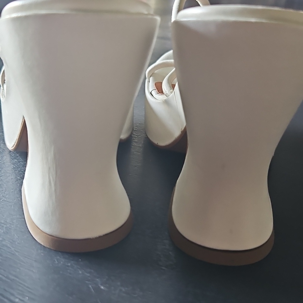L'intervalle Women's Cream Sandals - Picture 3 of 4
